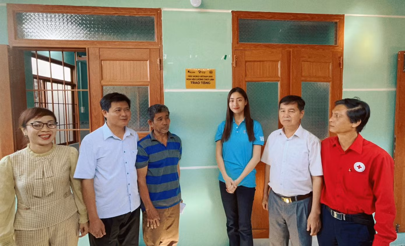 Lương Thùy Linh tặng nhà cho người dân ở Phú Yên.