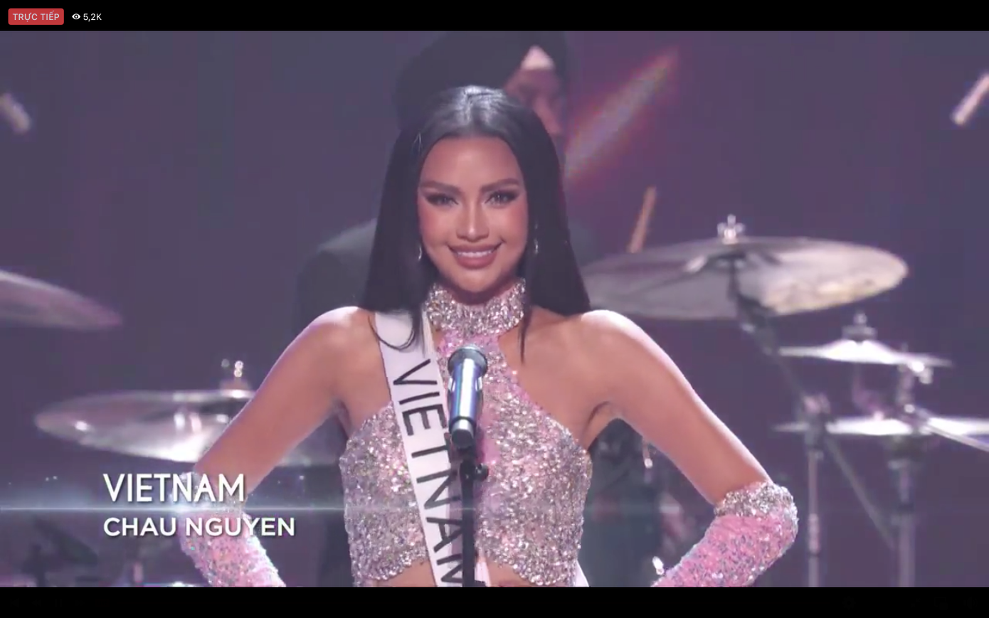 Ngọc Châu trong màn hô tên.