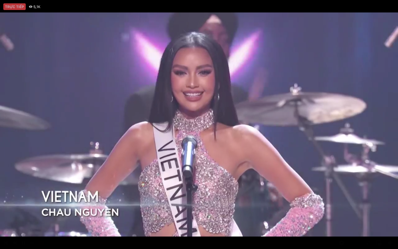 Ngọc Châu trong màn hô tên.