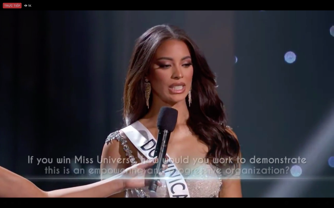 Người đẹp Cộng hoà Dominica trả lời ứng xử.