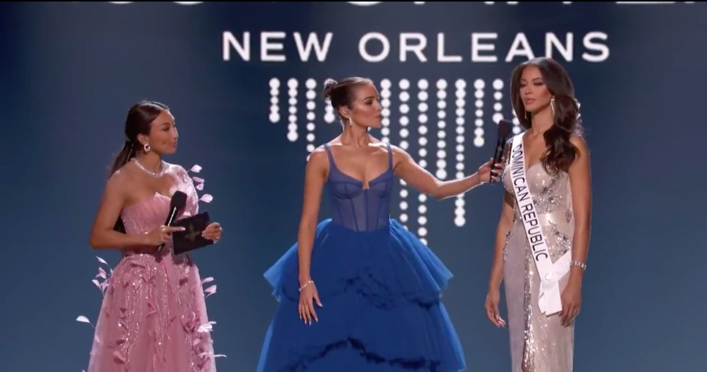 Người đẹp Cộng hoà Dominica trả lời ứng xử.