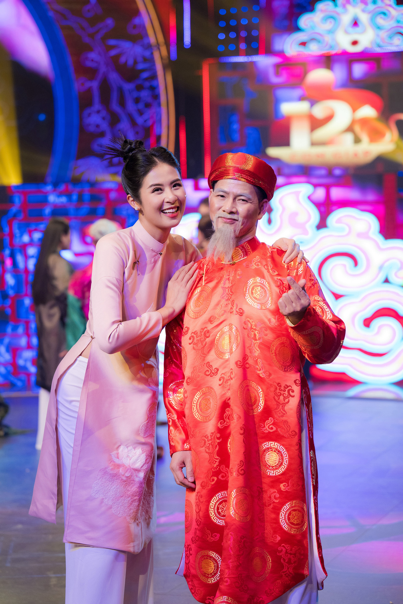 Ngọc Hân chia sẻ lâu cô mới có dịp hội ngộ nhiều nghệ sĩ ở các lĩnh vực nghệ thuật, thể thao và cùng trải qua những giây phút thú vị, tràn ngập tiếng cười. Chương trình được ghi hình từ 8h sáng đến tận 2h sáng ngày hôm sau với bối cảnh từ ngoài trời đến trường quay. Ghi hình trong 18 tiếng đồng hồ liên tục nhưng Ngọc Hân và các nghệ sĩ vẫn rạng rỡ, chuyên nghiệp.