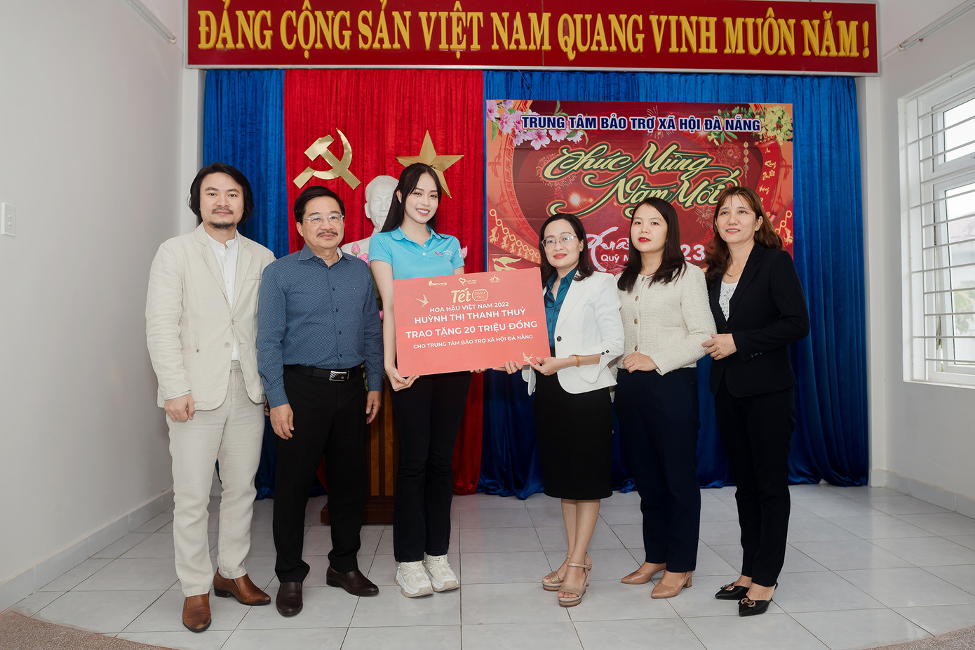 Hoa hậu Thanh Thủy từ thiện tại Đà Nẵng.