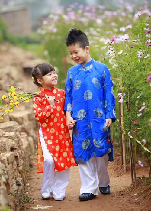 Cô Hồng Pink cùng các học trò xinh xắn của câu lạc bộ người mẫu nhí