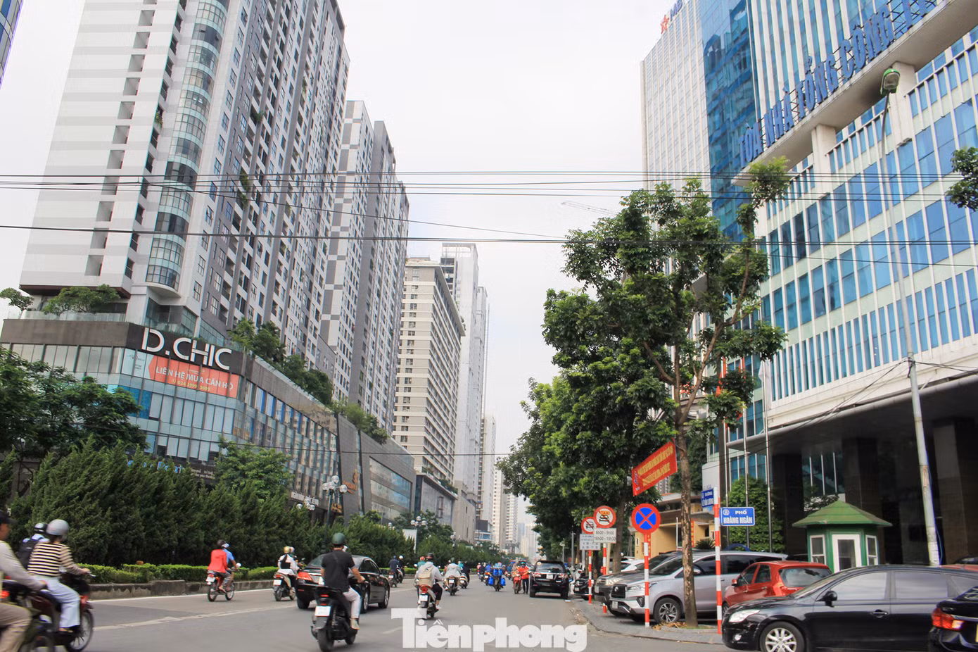 Dự báo, trong năm 2023, giá bán chung cư sơ cấp tại Hà Nội sẽ tiếp tục tăng trung bình từ khoảng 3 - 8%. (Ảnh: Lộc Liên) Dự báo, trong năm 2023, giá bán chung cư sơ cấp tại Hà Nội sẽ tiếp tục tăng trung bình từ khoảng 3 - 8%. (Ảnh: Lộc Liên)