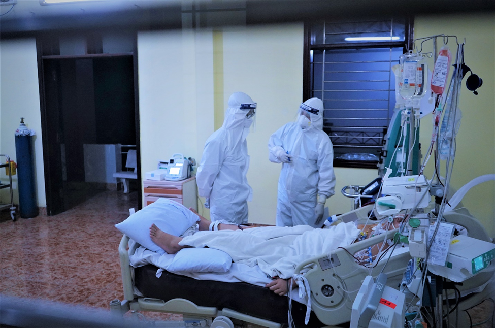Điều trị bệnh nhân Covid-19 nặng tại Trung tâm điều trị bệnh nhân Covid-19 Bệnh viện quân y 175