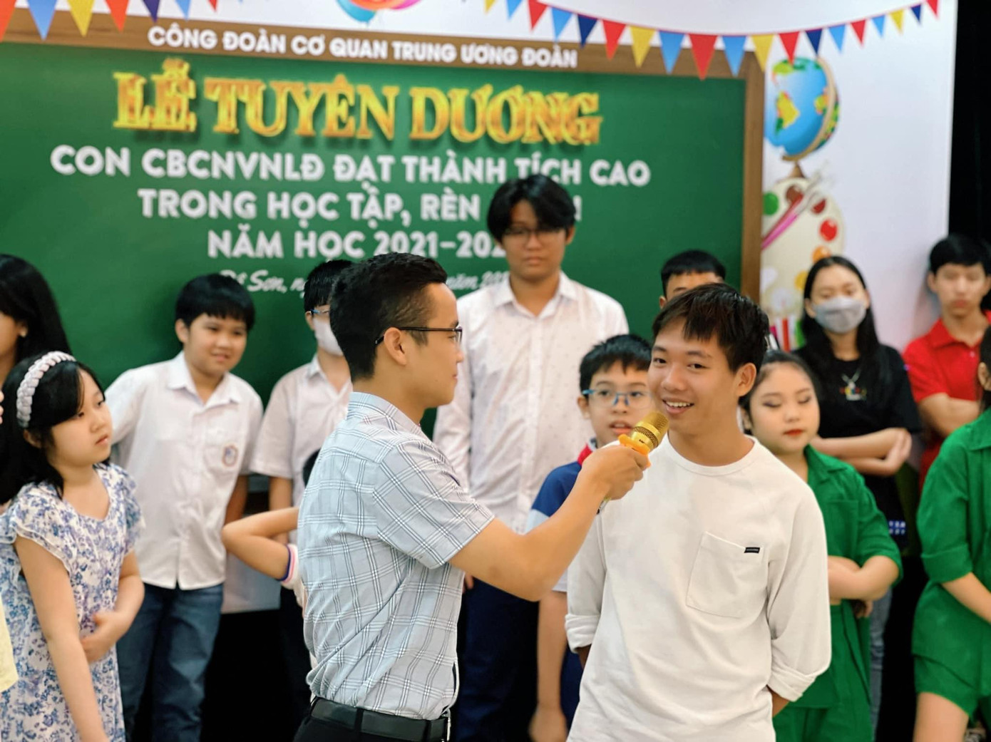 Cũng tại Lễ tuyên dương, cô Lê Hồng Hạnh mong muốn các cháu tiếp tục phát huy những kết quả đã đạt được và truyền cảm hứng học tập, rèn luyện của mình cho bạn bè, cho những người xung quanh và tiếp tục gặt hái nhiều thành công trong bước đường tiếp theo.