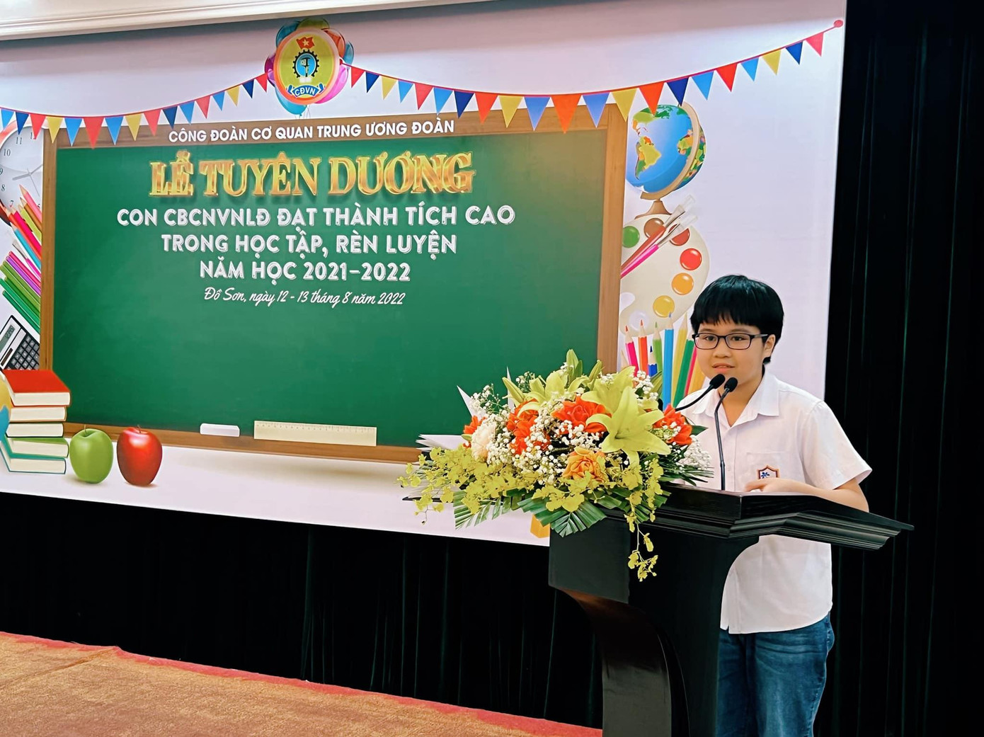 Cháu Nguyễn Đăng Bảo - HCB kỳ thi Olympic Toán Đông Nam Á; HCĐ kỳ thi Olympic Toán Singgapore và châu Á phát biểu chia sẻ những cảm xúc khi đạt giải thưởng và những ấn tượng khi được tham dự Lễ tuyên dương.