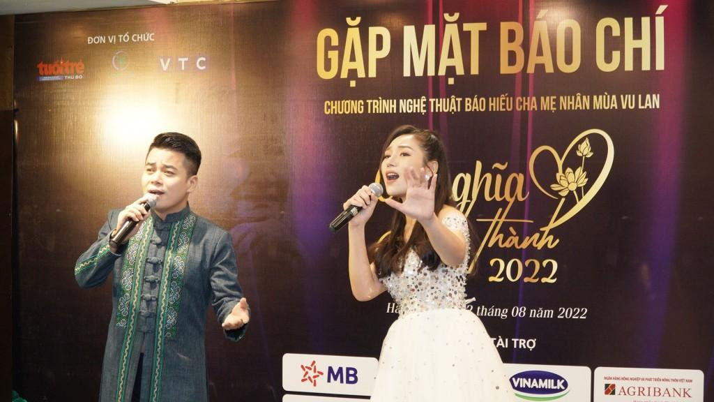 Các ca sĩ thể hiên ca khúc về công ơn cha mẹ xúc động tại buổi gặp mặt báo chí