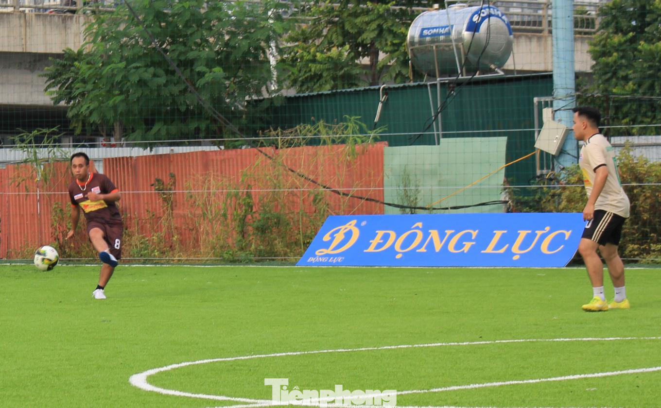 Không chỉ nhiều bàn thắng, trận đấu giữa hai đội còn có những pha bóng ấn tượng, khiến khán giả thích thú.