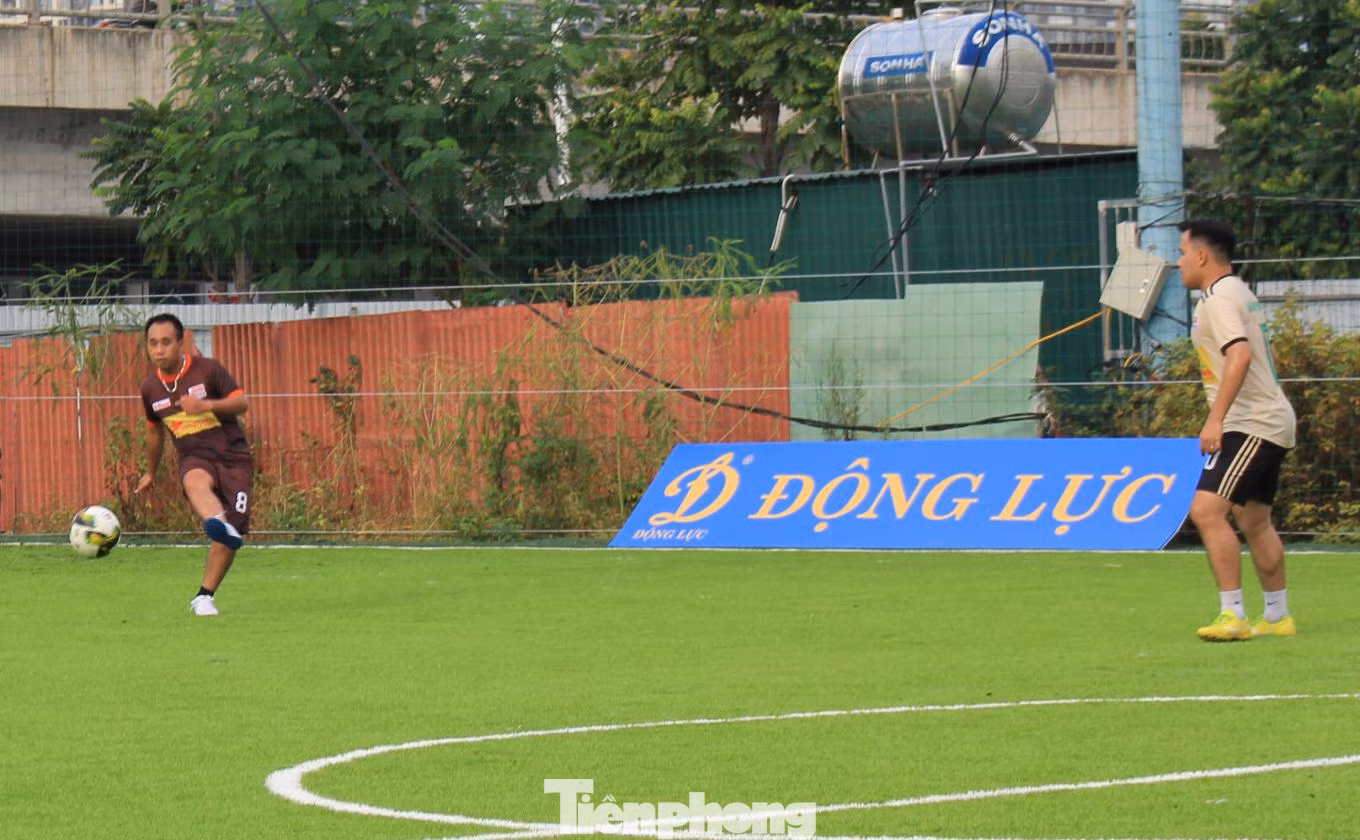 Không chỉ nhiều bàn thắng, trận đấu giữa hai đội còn có những pha bóng ấn tượng, khiến khán giả thích thú.