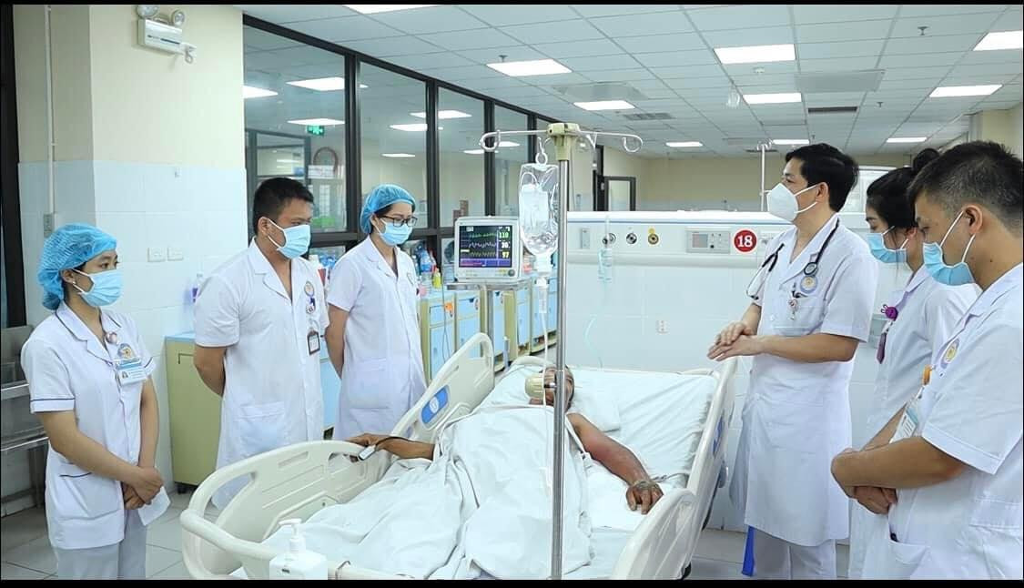 Sau khi ăn các món chế biến từ thịt cóc, các bệnh nhân xuất hiện các triệu chứng đau đầu, tê bì, mệt mỏi, yếu cơ, đái buốt... Sau khi ăn các món chế biến từ thịt cóc, các bệnh nhân xuất hiện các triệu chứng đau đầu, tê bì, mệt mỏi, yếu cơ, đái buốt...