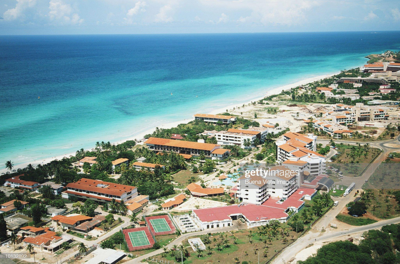 Một trong những bãi biển nổi tiếng nhất ở Cuba là bãi biển Varadero, nhờ bãi cát trắng dài 25 km tuyệt đẹp và gần như thẳng tắp, chạy dài trên toàn bộ bán đảo.
