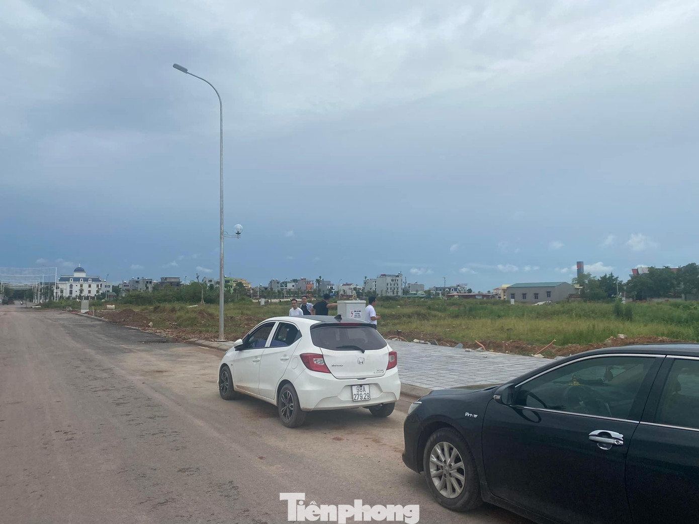 Mặc dù việc cắt lỗ đất nền, chung cư, biệt thự, nhà ở chưa nhiều, nhưng đã xuất hiện lác đác và tần suất ngày càng tăng. Mặc dù việc cắt lỗ đất nền, chung cư, biệt thự, nhà ở chưa nhiều, nhưng đã xuất hiện lác đác và tần suất ngày càng tăng.