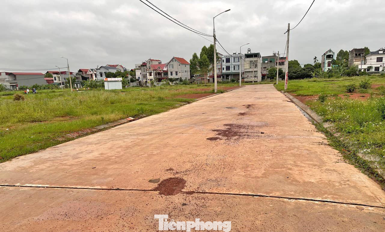 Chuyên gia khuyến cáo nhà đầu tư chỉ cân nhắc việc giao dịch khi biết rõ BĐS đó có tính thanh khoản tốt, kiểm soát được rủi ro pháp lý, quy hoạch và hạn chế dùng đòn bẩy tài chính để không &quot;chết trên đống tài sản&quot;.