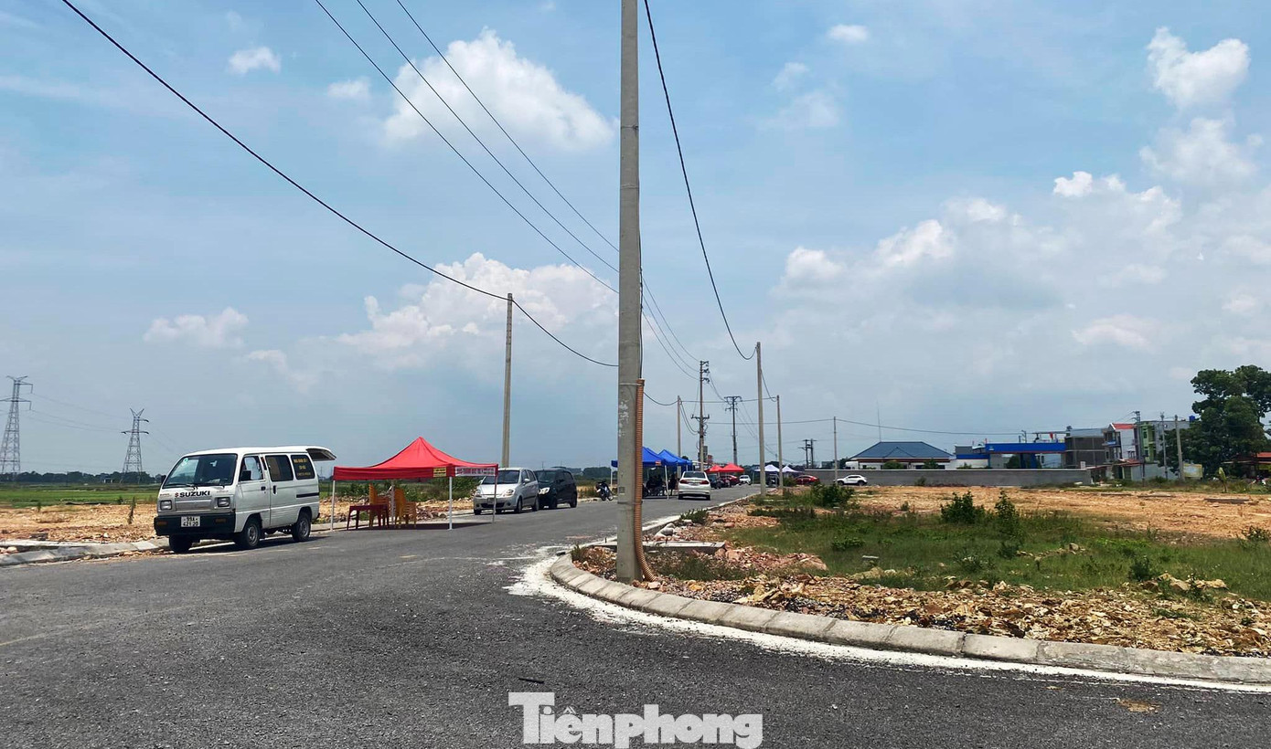 Chuyên gia khuyến cáo, chỉ cân nhắc việc giao dịch khi biết rõ bất động sản đó có tính thanh khoản tốt, kiểm soát được rủi ro pháp lý, rủi ro quy hoạch, rủi ro dòng tiền và hạn chế dùng đòn bẩy tài chính, tránh tình trạng "chết trên đống tài sản". Chuyên gia khuyến cáo, chỉ cân nhắc việc giao dịch khi biết rõ bất động sản đó có tính thanh khoản tốt, kiểm soát được rủi ro pháp lý, rủi ro quy hoạch, rủi ro dòng tiền và hạn chế dùng đòn bẩy tài chính, tránh tình trạng "chết trên đống tài sản".