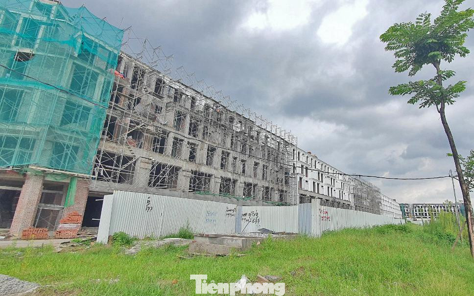 FiinRatings cho rằng nhà đầu tư trái phiếu có thể đồng tình với giải pháp "hàng đổi hàng" trong bối cảnh hiện tại, khi có đầy đủ thông tin và pháp lý về tài sản được sử dụng để hoán đổi. FiinRatings cho rằng nhà đầu tư trái phiếu có thể đồng tình với giải pháp "hàng đổi hàng" trong bối cảnh hiện tại, khi có đầy đủ thông tin và pháp lý về tài sản được sử dụng để hoán đổi.