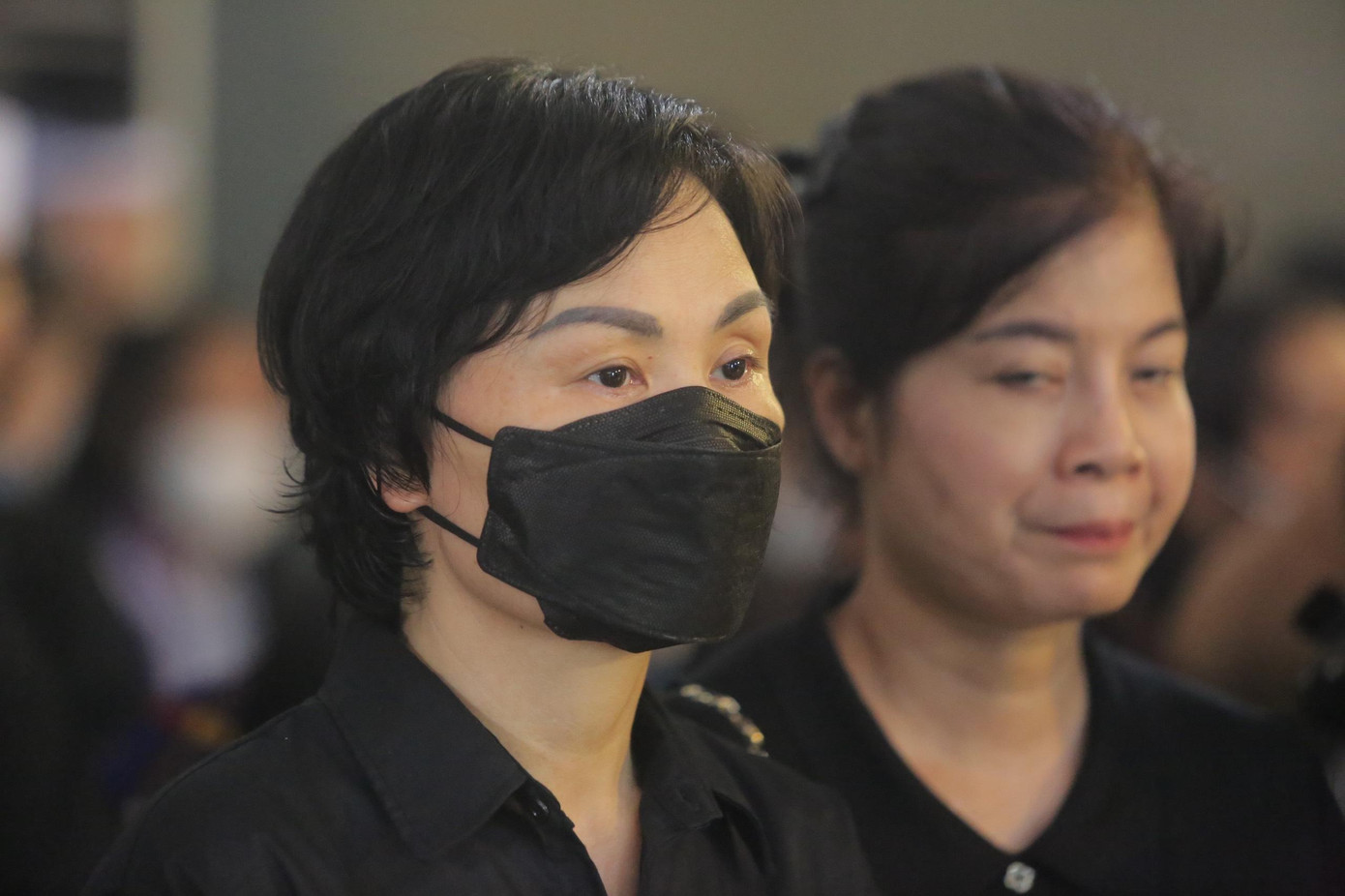 Bà Nguyễn Thị Tuyết Hạnh (50 tuổi), mẹ Hạ sĩ Nguyễn Đình Phúc bần thần trước nỗi đau mất đi con trai, nguồn động viên tinh thần và niềm tự hào của bà. (Ảnh: Duy Phạm)