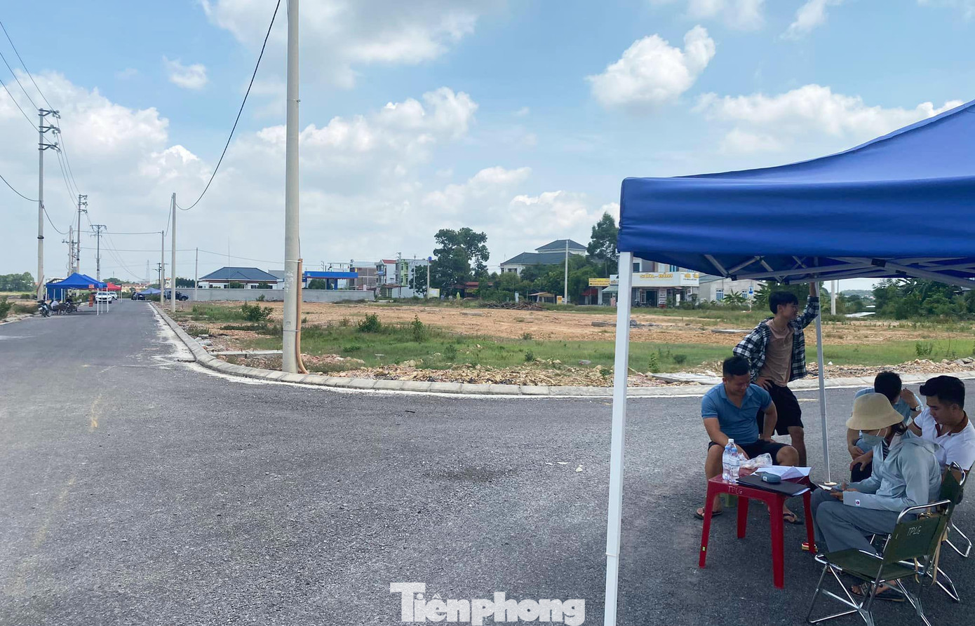 Trước tình trạng nhà đầu tư, doanh nghiệp, môi giới bất động sản (BĐS) lợi dụng các thông tin về quy hoạch, việc triển khai dự án đầu tư hạ tầng giao thông để tung tin đồn thổi, nhằm đẩy giá BĐS lên cao để trục lợi, Sóc Trăng đã yêu cầu công an và các cơ quan liên quan vào cuộc. (Ảnh minh họa) Trước tình trạng nhà đầu tư, doanh nghiệp, môi giới bất động sản (BĐS) lợi dụng các thông tin về quy hoạch, việc triển khai dự án đầu tư hạ tầng giao thông để tung tin đồn thổi, nhằm đẩy giá BĐS lên cao để trục lợi, Sóc Trăng đã yêu cầu công an và các cơ quan liên quan vào cuộc. (Ảnh minh họa)