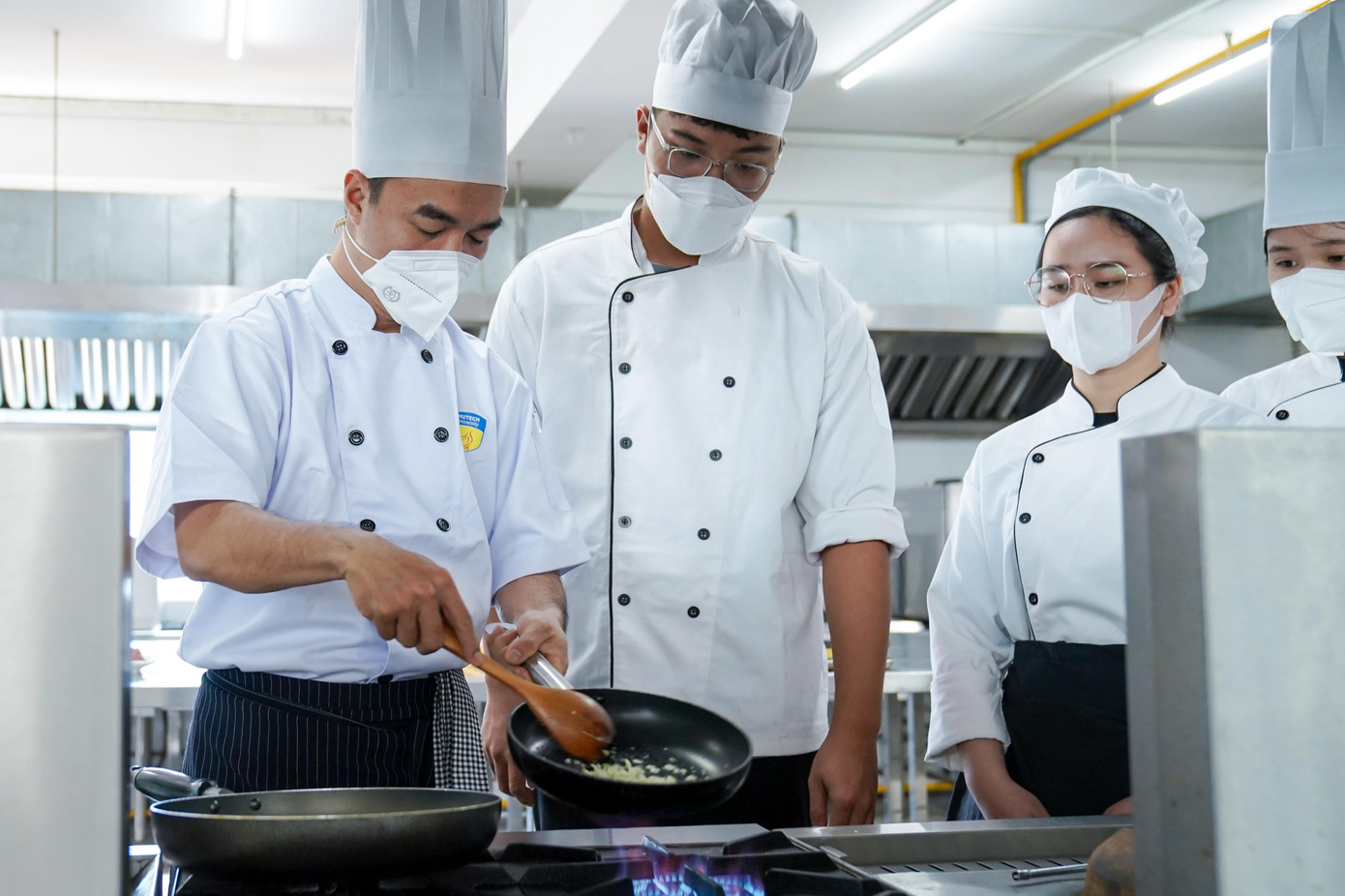 Sinh viên CYU - HUTECH thực hành thường xuyên ngay tại trường