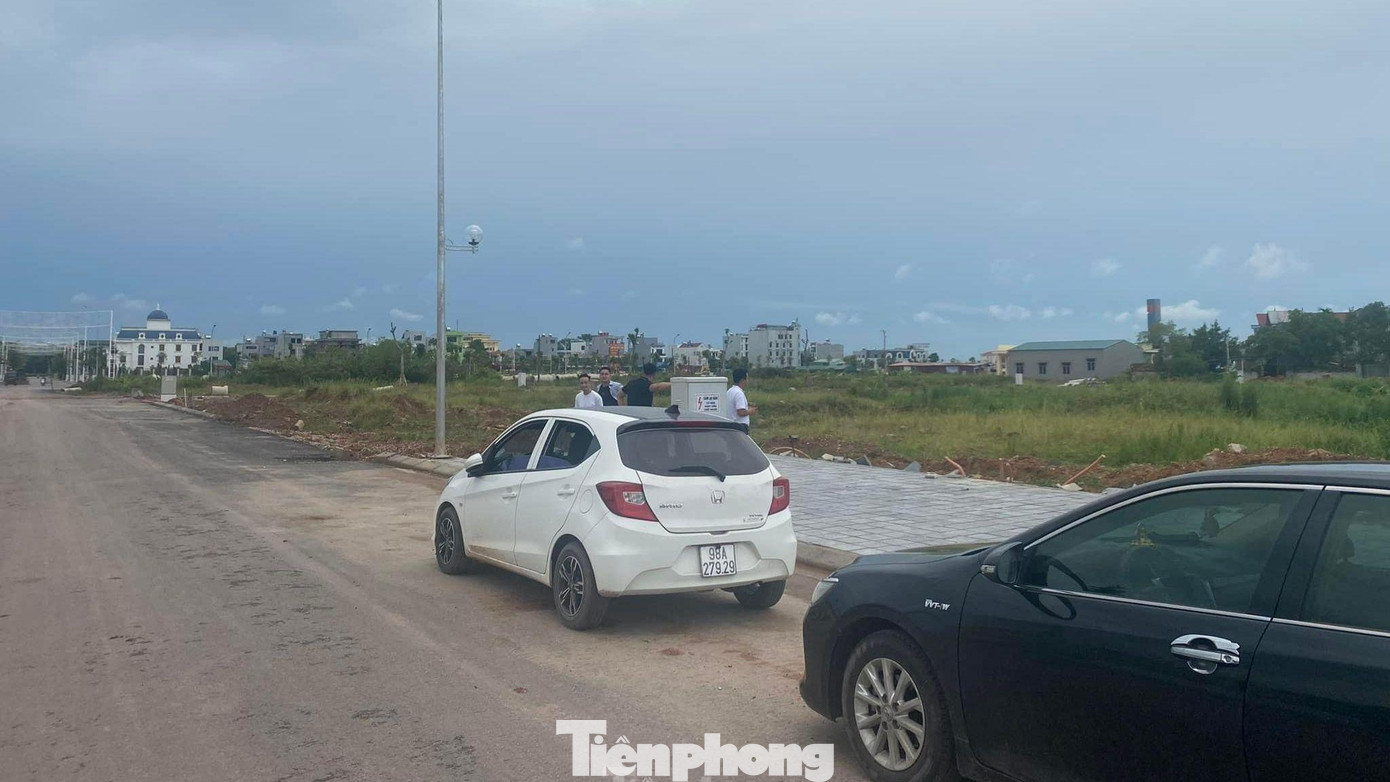 Nếu so với đỉnh điểm tháng 3 và tháng 4 thì giá đất đang đi ngang, một số nơi có dấu hiệu manh nha cắt lỗ.