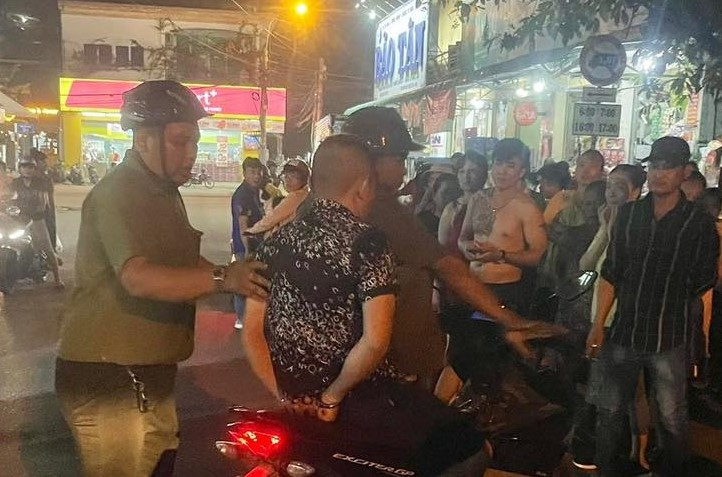 Nghi phạm bị bắt giữ sau khi gây án Nghi phạm bị bắt giữ sau khi gây án