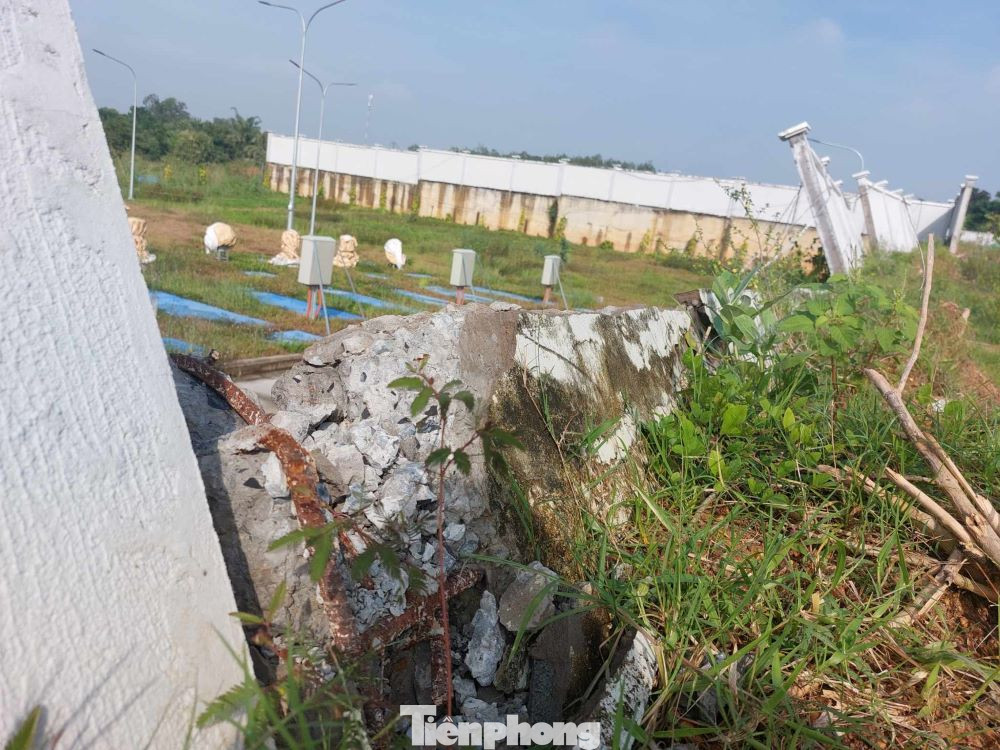 Khối bê tông vỡ vụn Khối bê tông vỡ vụn