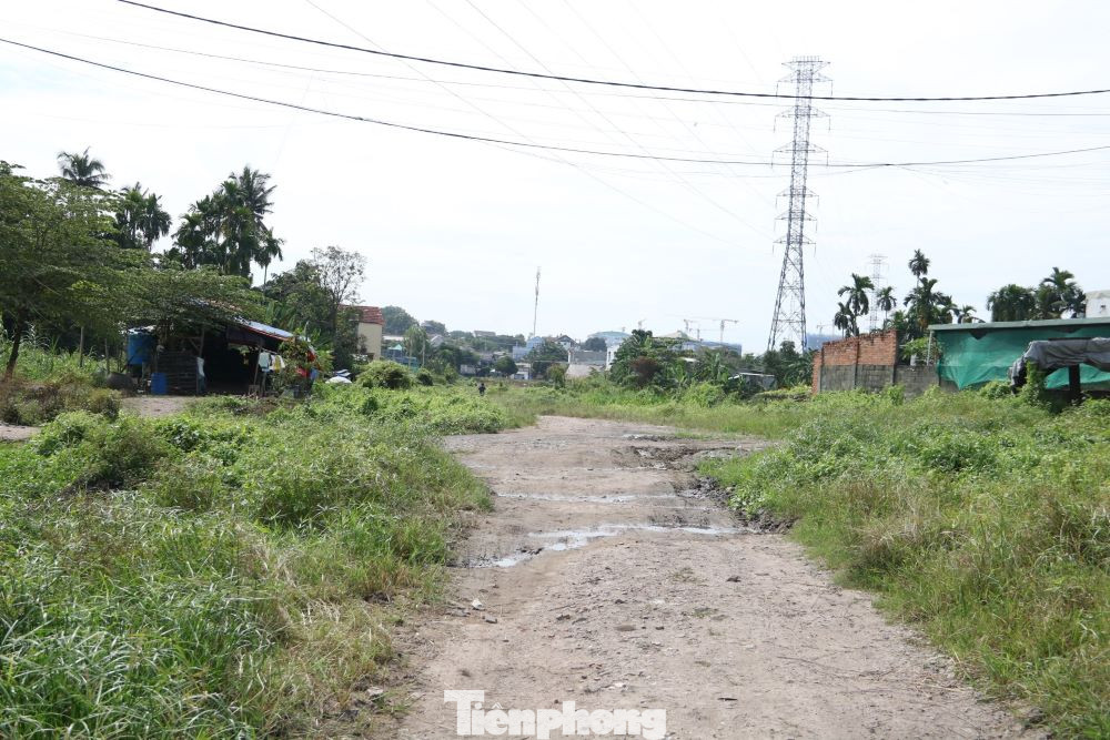 Theo đó, điều chỉnh bổ sung đoạn tuyến dài khoảng 351m, từ đường N10 bám theo ranh khu dân cư Bình Nguyên và đường Đào Sư Tích hiện hữu sau đó kết nối vào đường Trục chính Đông - Tây phía Đại học Quốc gia TPHCM. Theo đó, điều chỉnh bổ sung đoạn tuyến dài khoảng 351m, từ đường N10 bám theo ranh khu dân cư Bình Nguyên và đường Đào Sư Tích hiện hữu sau đó kết nối vào đường Trục chính Đông - Tây phía Đại học Quốc gia TPHCM.