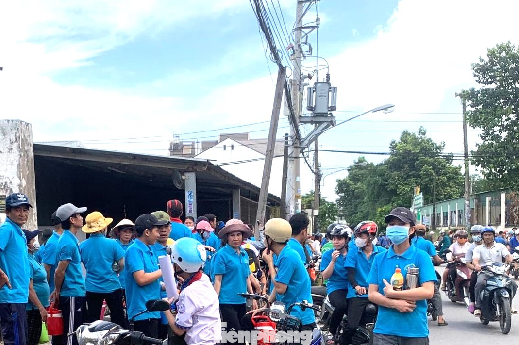 Đại diện LĐLĐ tỉnh Bình Dương cho biết, sẽ tích cực hỗ trợ doanh nghiệp khắc phục sau hỏa hoạn, ổn định tâm lý người lao động. Trong trường hợp công nhân mất việc làm, ngành chức năng sẽ làm cầu nối cho các doanh nghiệp cùng ngành nghề có nhu cầu tuyển dụng.