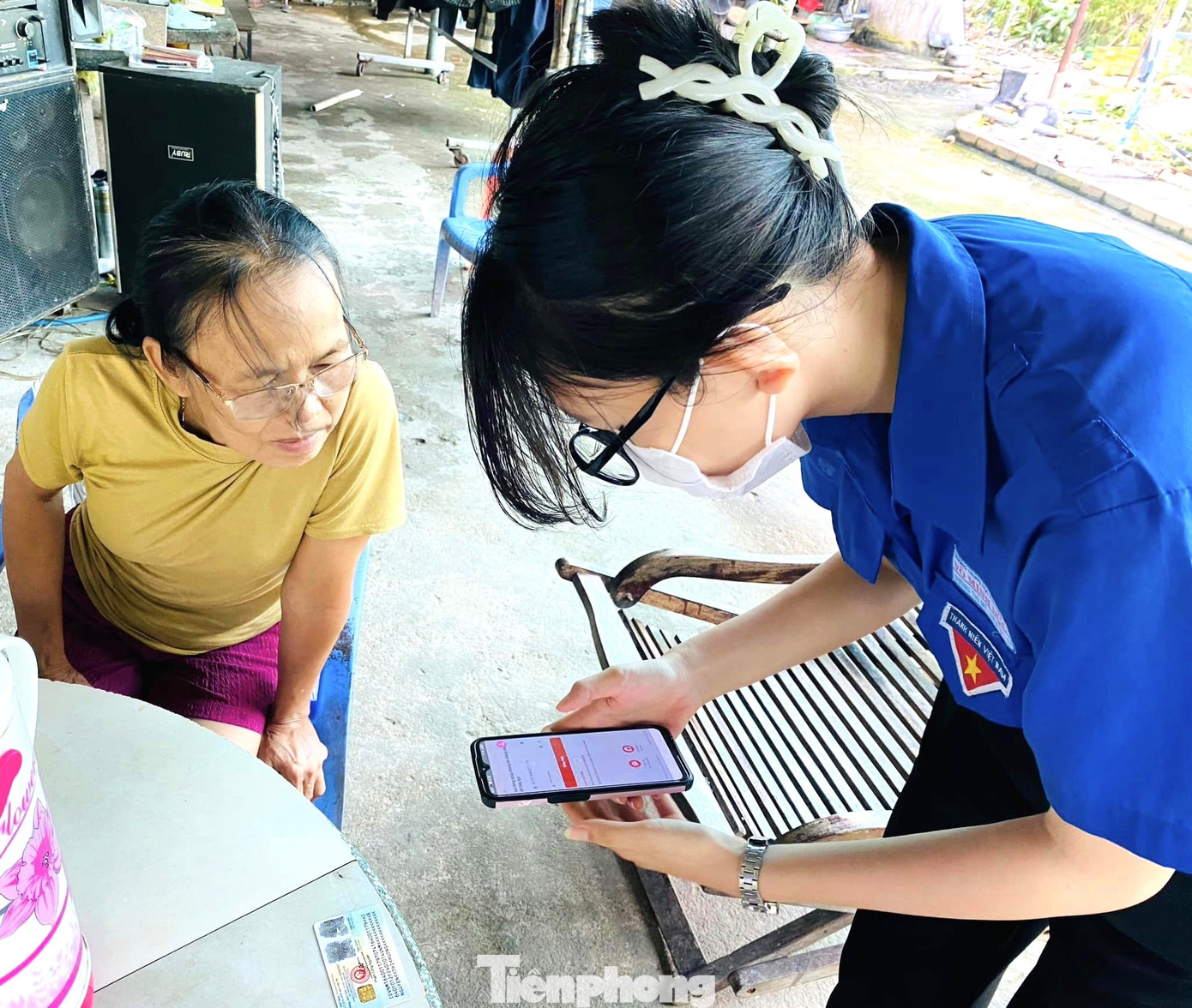 Tuổi trẻ Bình Dương đến tận nhà hướng dẫn người dân sử dụng các nền tảng công nghệ số Tuổi trẻ Bình Dương đến tận nhà hướng dẫn người dân sử dụng các nền tảng công nghệ số