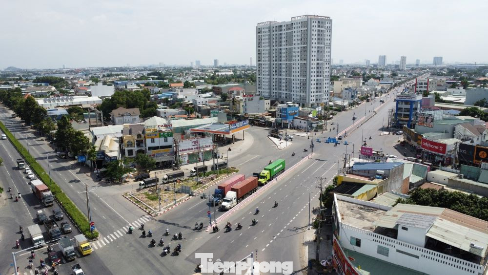 Khu vực ngã sáu An Phú, đường ĐT 743 giao với đường Mỹ Phước Tân Vạn thông thoáng sau khi được nâng cấp.