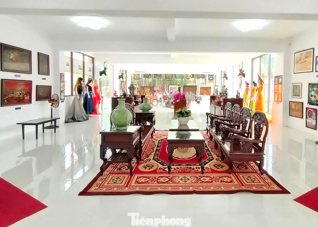 Phòng trưng bày tổng hợp trong trường