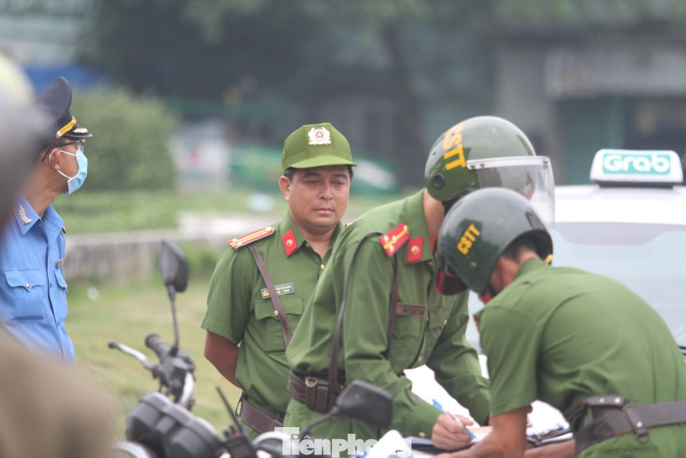 Đối với các trường hợp cố tình vi phạm, lực lượng chức năng kiên quyết xử lý nghiêm. Đối với các trường hợp cố tình vi phạm, lực lượng chức năng kiên quyết xử lý nghiêm.