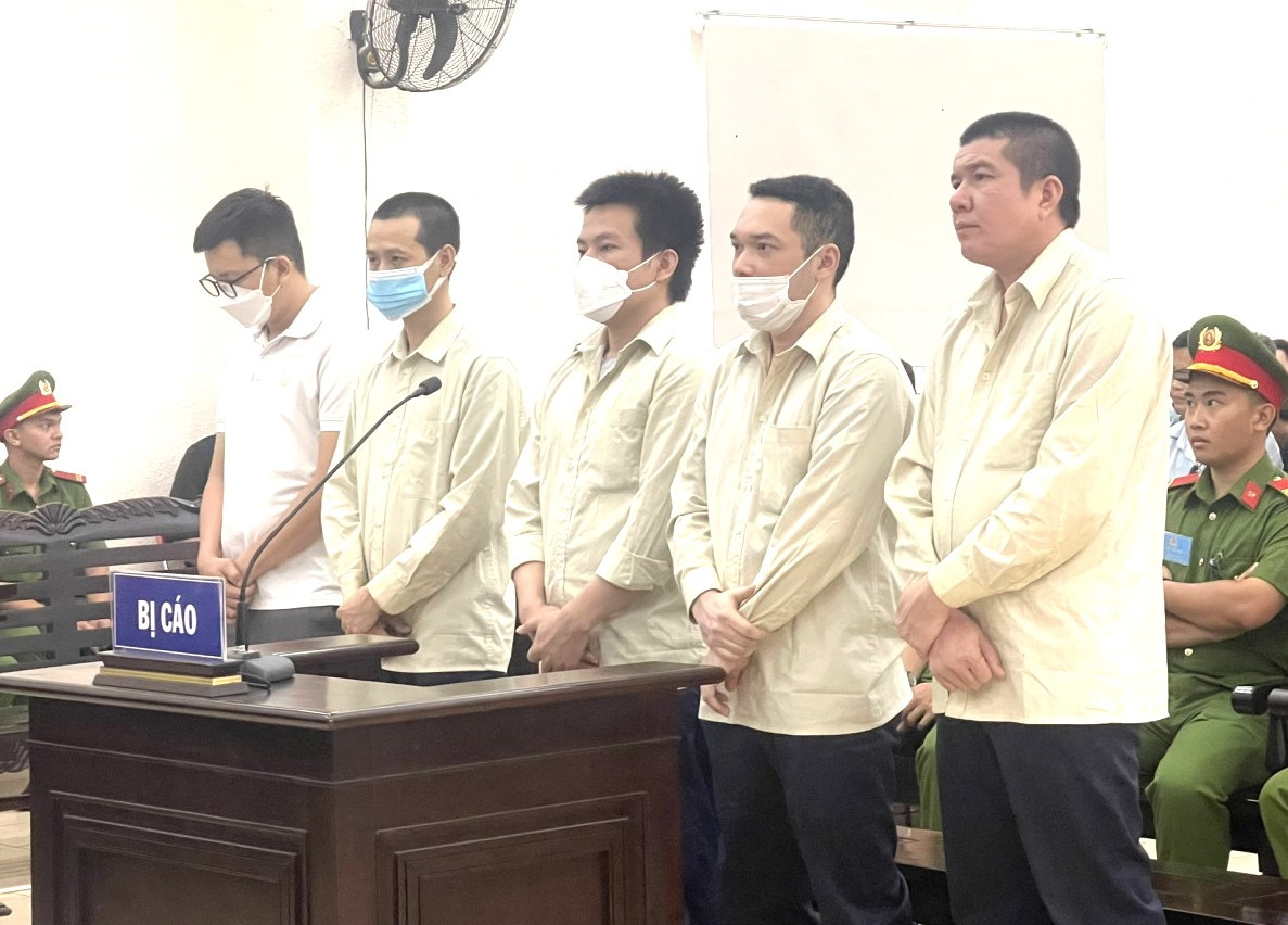 Các bị cáo tại phiên tòa Các bị cáo tại phiên tòa