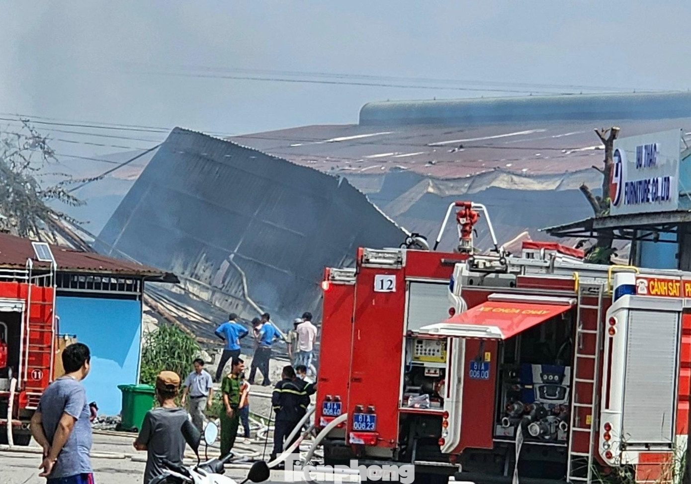 Nguyên nhân vụ cháy cũng đang được các cơ quan chức năng điều tra, làm rõ.