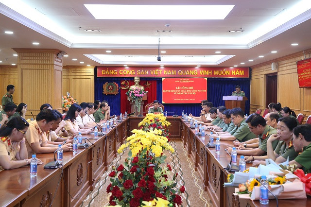 Toàn cảnh lễ trao các quyết định tại Công an tỉnh Bình Dương