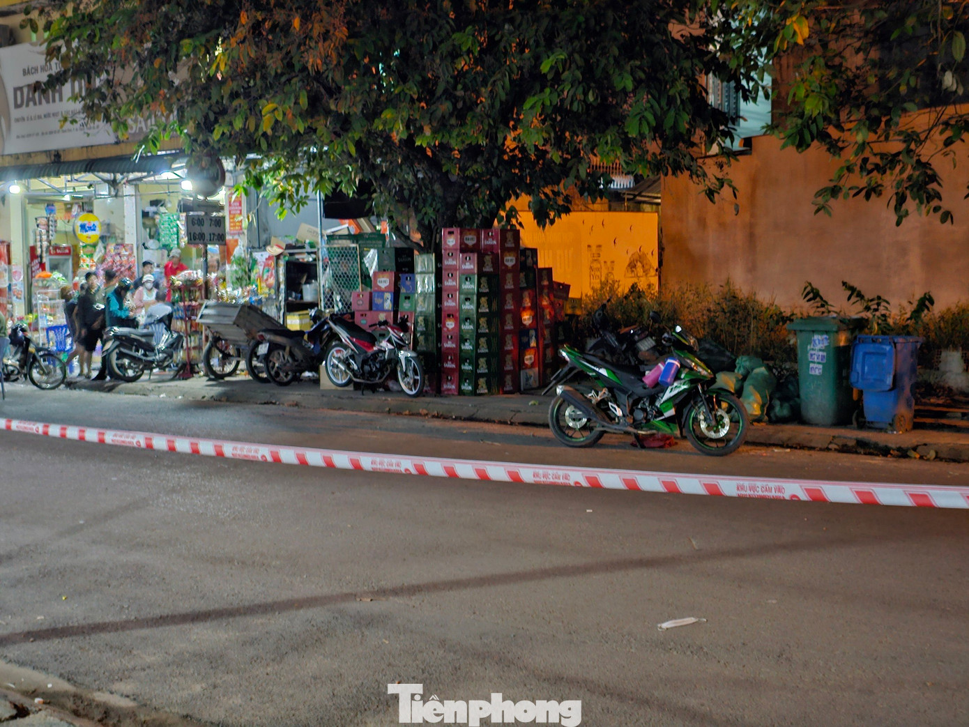 Công an phong tỏa hiện trường Công an phong tỏa hiện trường