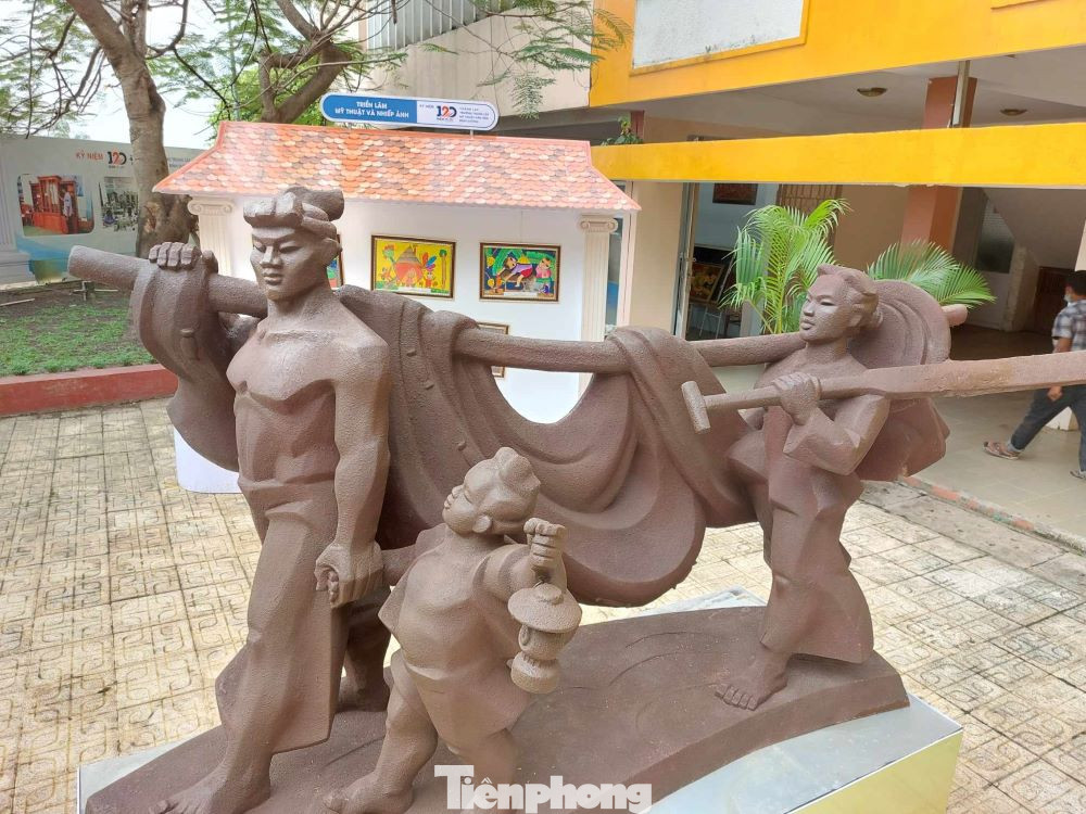 Từ 1964-1975 trường đổi tên là trường Trung học Kỹ thuật Bình Dương, mở thêm ngành đào tạo kỹ thuật như kỹ nghệ sắt và điện kỹ nghệ, phương pháp đào tạo và các ngành nghề truyền thống vẫn được duy trì, bổ sung thêm phần lý thuyết, giảng dạy thực hành bài bản hơn