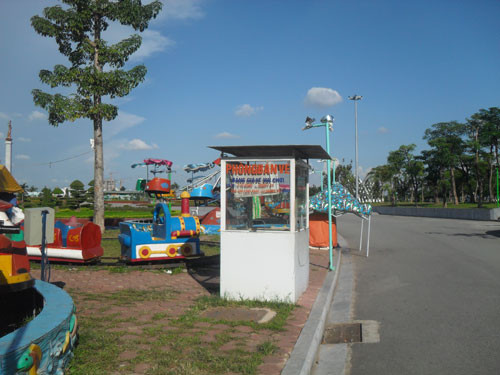 Vì thế phòng bán vé cũng không có nhân viên trực 