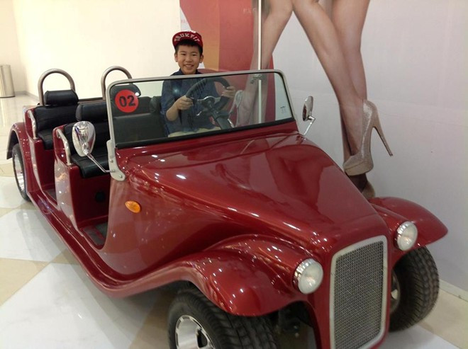 Kể từ khi mới chào đời, cậu nhóc gốc Hải Dương đã là tâm điểm chú ý của cả gia đình bởi sự dễ thương, đáng yêu. Càng ngày, Duy Bi càng lém lỉnh, đáng yêu và đặc biệt là rất hiếu động và chẳng thiếu phần tự tin