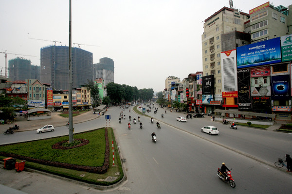 Đường Láng - Ngã tư Sở, vắng như chàu Bà Đanh ngày đầu năm mới 2013