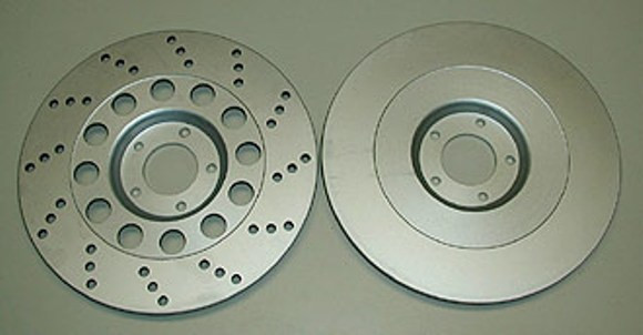 Phanh đĩa loại đục lỗ và phanh đĩa loại đặc