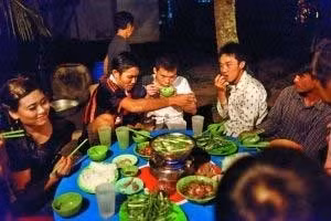 Tại tiệc cưới của mình, anh Li Shipeng như một người xa lạ vì rào cản ngôn ngữ