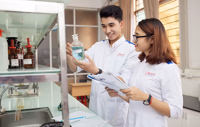 ĐH Duy Tân mở Thạc sĩ Tổ chức Quản lý Dược ảnh 1