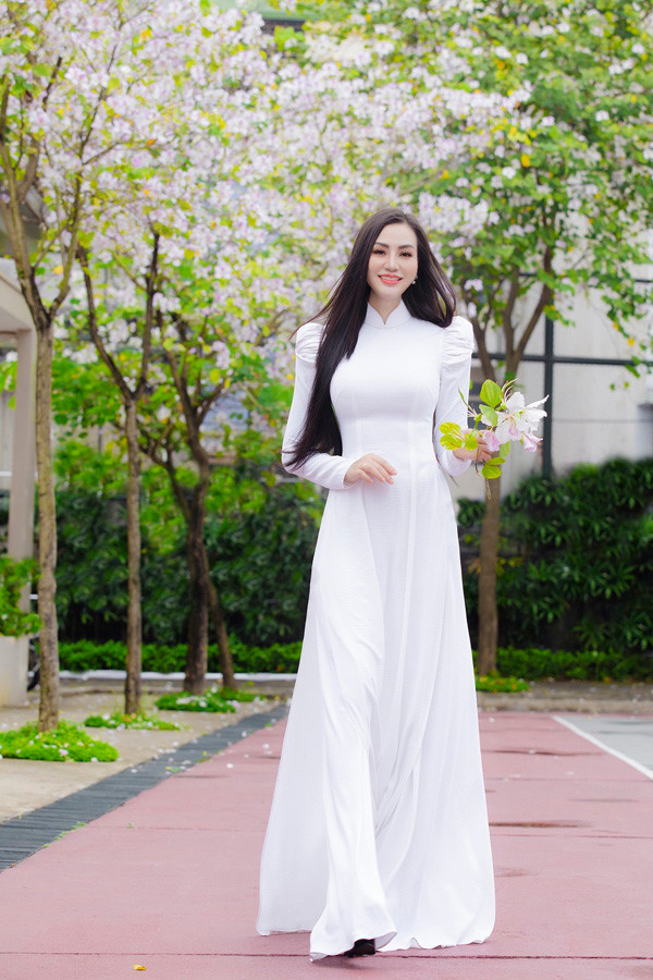 Trần Huyền Nhung chia sẻ về tình yêu lớn dành cho áo dài truyền thống Việt Nam ảnh 5