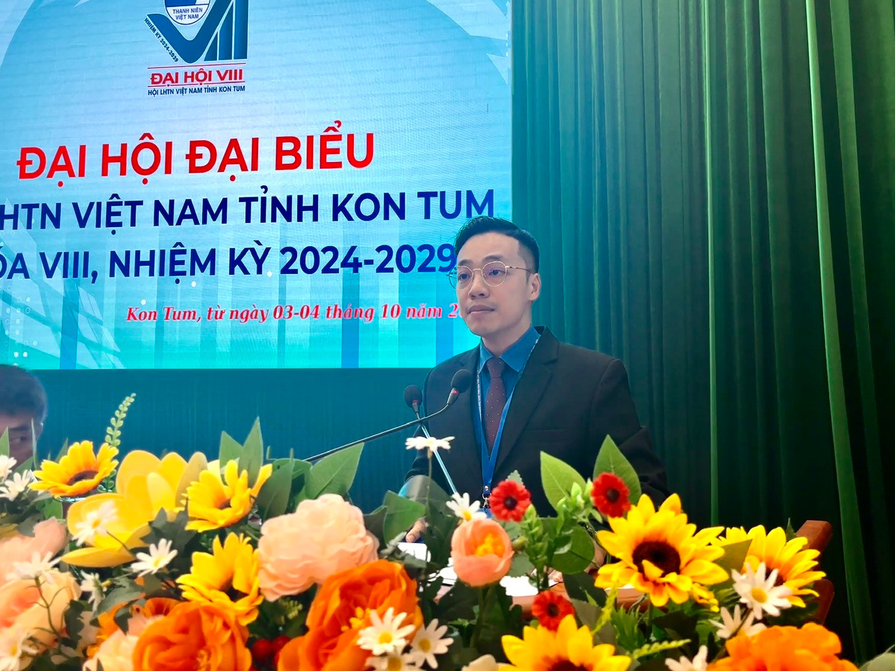 Anh Nguyễn Bảo Tân – Phó Bí thư Tỉnh Đoàn phát biểu khai mạc trong phiên trọng thể Anh Nguyễn Bảo Tân – Phó Bí thư Tỉnh Đoàn phát biểu khai mạc trong phiên trọng thể