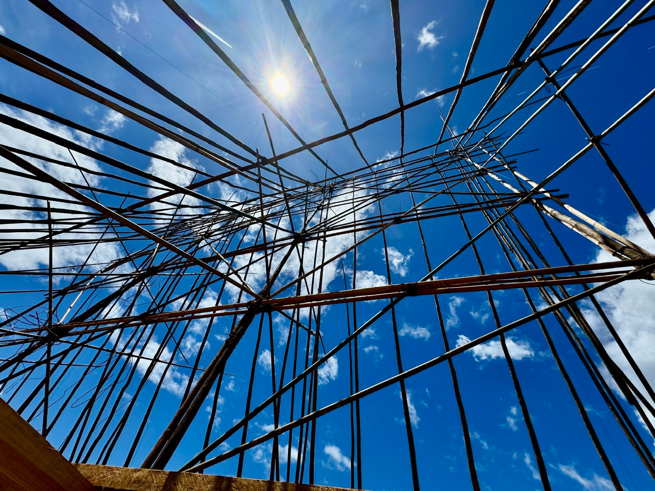 Dự kiến nhà rông được hoàn thành trong khoảng 2 tuần. Dự kiến nhà rông được hoàn thành trong khoảng 2 tuần.