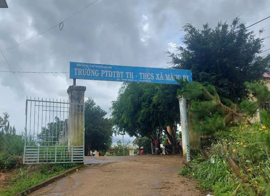 Trụ sở Trường PTDTBT TH-THCS Măng Ri