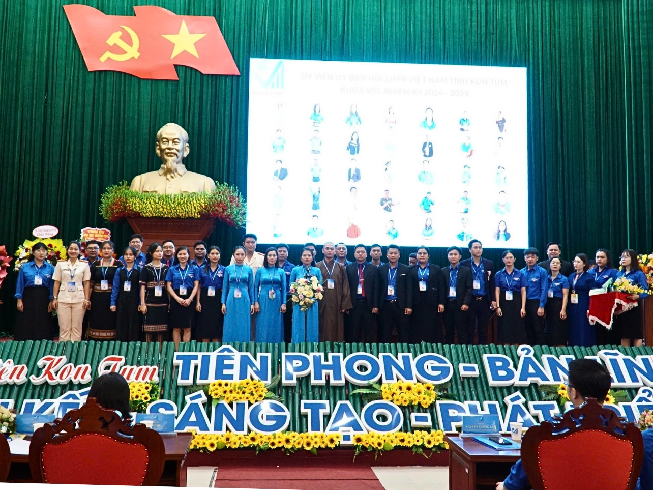 35 anh, chị tham gia Ủy ban Hội LHTN Việt Nam tỉnh Kon Tum, nhiệm kỳ 2024 - 2029 ra mắt tại đại hội. 35 anh, chị tham gia Ủy ban Hội LHTN Việt Nam tỉnh Kon Tum, nhiệm kỳ 2024 - 2029 ra mắt tại đại hội.