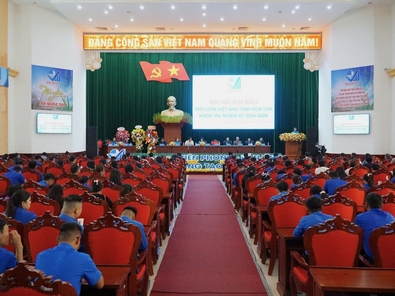 Quang cảnh của Đại hội đại biểu Hội Liên hiệp Thanh niên Việt Nam tỉnh Kon Tum lần thứ VIII Quang cảnh của Đại hội đại biểu Hội Liên hiệp Thanh niên Việt Nam tỉnh Kon Tum lần thứ VIII